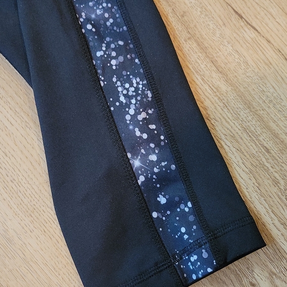 NWOT Danskin Fitted Capris - Picture 2 of 5